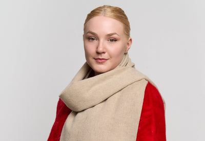 Wrap up in style this holiday season with a Designer cashmere scarf – the ultimate Christmas gift for warmth and elegance