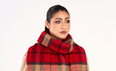 Designer Brand Edinburgh Cashmere's Minimalistic Wool Scarf: Simple Elegance from Scotland